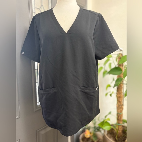 FIGS Black Casma Three-Pocket Scrub Top | Size XL - Picture 2 of 10